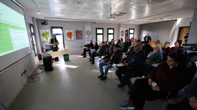 Efes Selçuk’ta üzümsü meyveler yetiştiriciliği eğitimi verildi