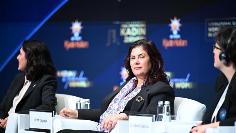 CHP ve AK Parti arasındaki afiş dönüşümü Aydın'da tartışmaları alevlendirdi