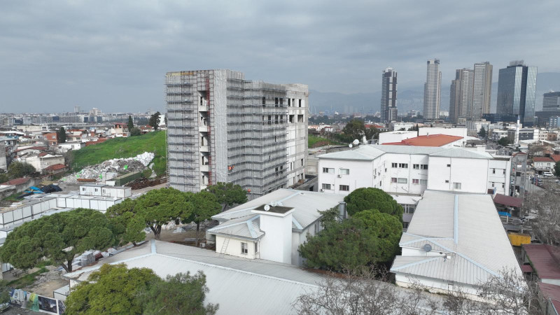 Eşrefpaşa Hastanesi’nin yeni ek hizmet binasında kaba inşaat tamamlandı