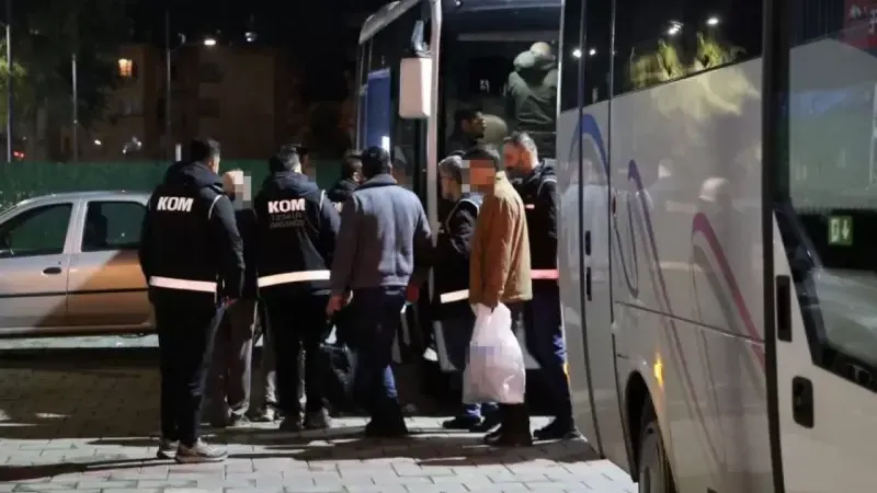 Buca Belediyesi'ne yönelik rüşvet operasyonu: 26 kişi adliyeye sevk edildi