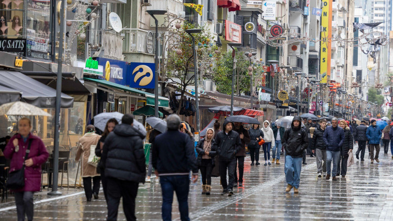 İzmir yeni haftaya yoğun yağışla başlıyor!
