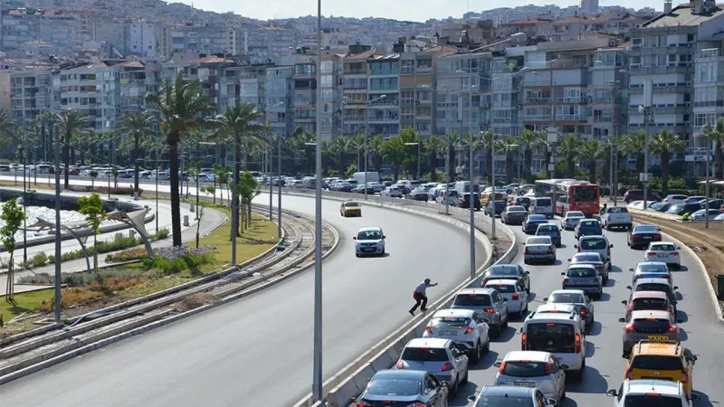 İzmir’de yaşam memnuniyeti 32 puan düştü!