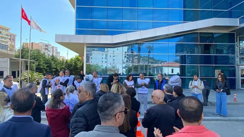 Bayraklı'da belediye önü eylem alanı!