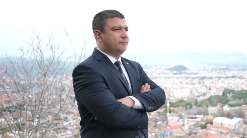 Özgür Özel'in Tire ziyareti sonrası pankart tartışması