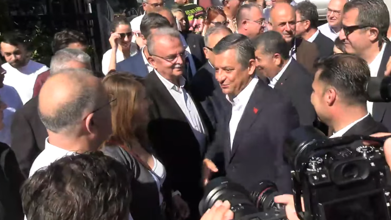 CHP Lideri Özgür Özel İzmir Turuna Başladı