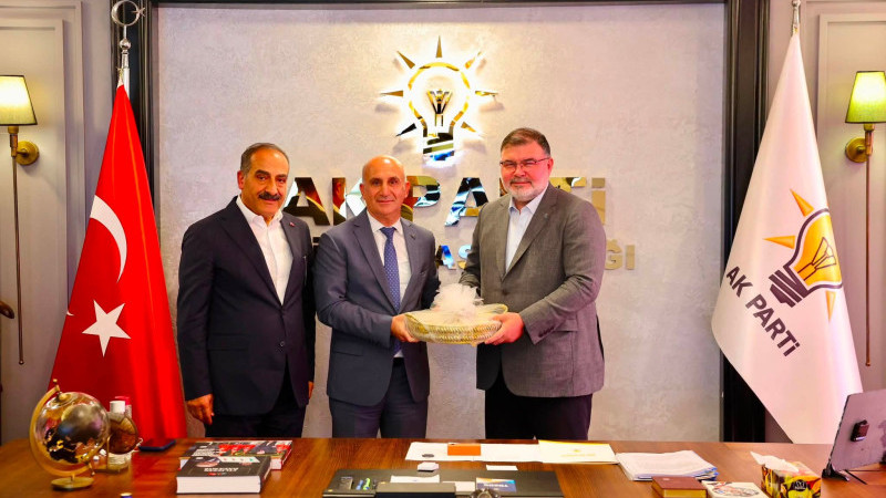 AK Parti İzmir İl Başkanı Bilal Saygılı Ege İhracatçı Birlikleri heyetini ağırladı