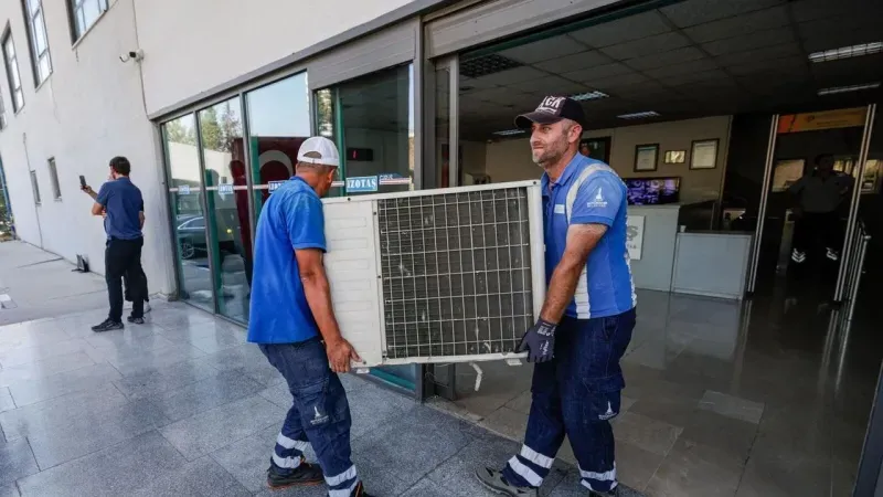 İzmir Büyükşehir’den otogara haciz: Taşınır mallar söküldü