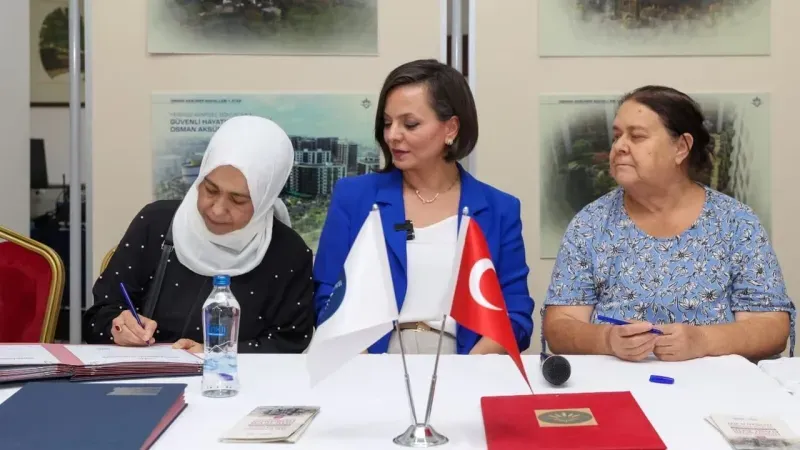 Karabağlar’daki kentsel dönüşümde ilk imzalar atıldı
