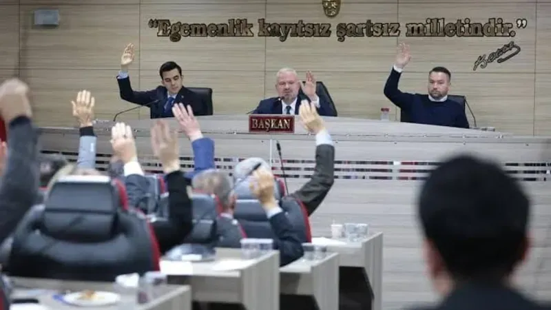 Menemen’de 3 meclis üyesi AK Parti’ye geçiyor